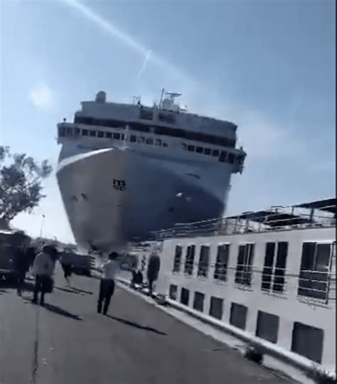 cruise ship hits dock 2019